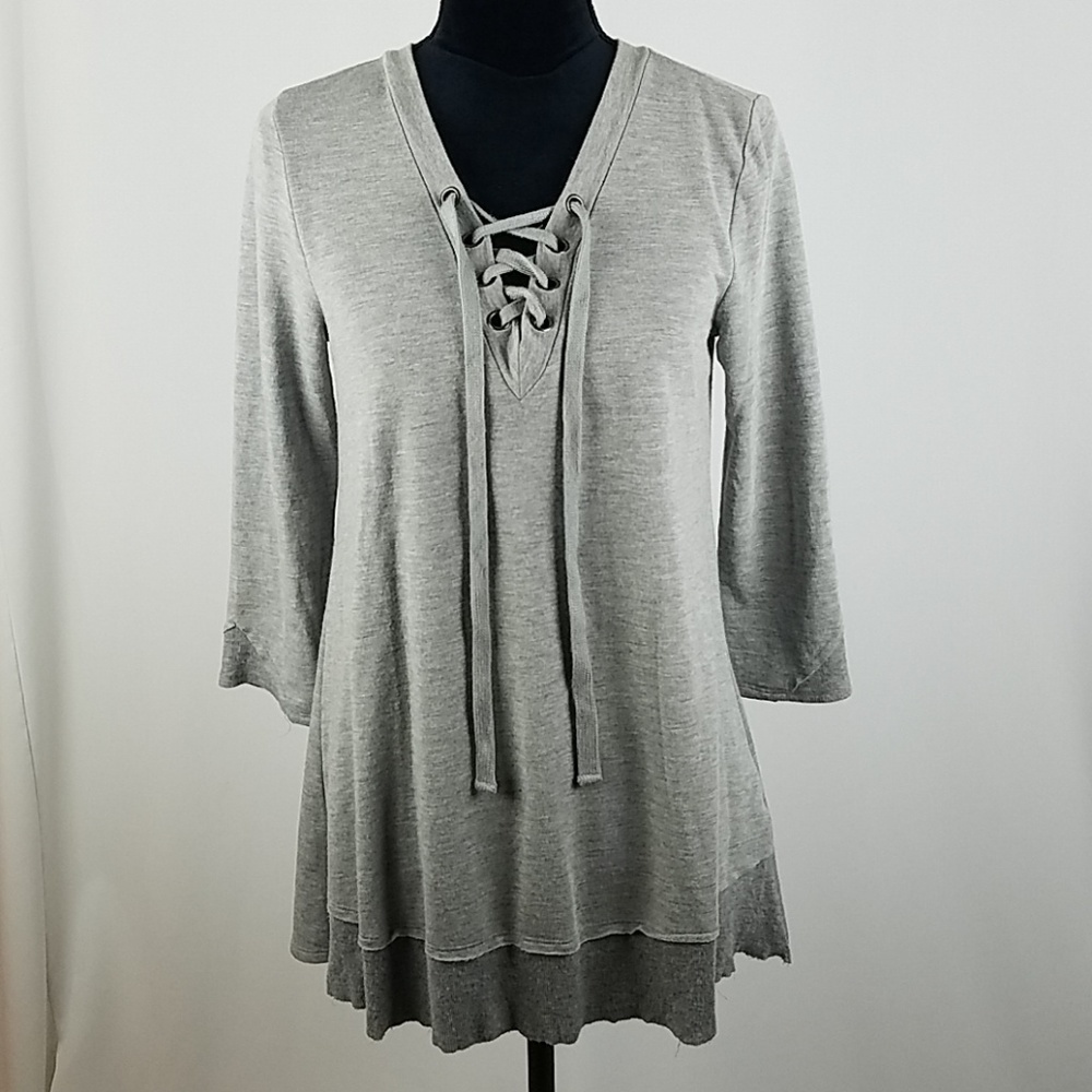 Neiman Marcus women S gray long sleeve shirt lace front minimalist gorpcore‎
